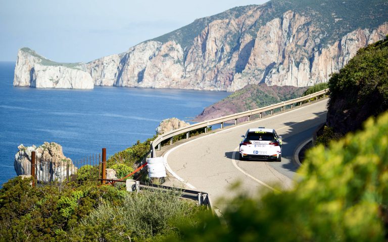 Rally Sulcis Iglesiente, lo svedese Tidemand firma il miglior tempo nello shakedown a Fontanamare. Alle 15 via alla gara con la partenza  da Iglesias e i doppi passaggi sulle speciali Is Arruastas e Bacu Abis